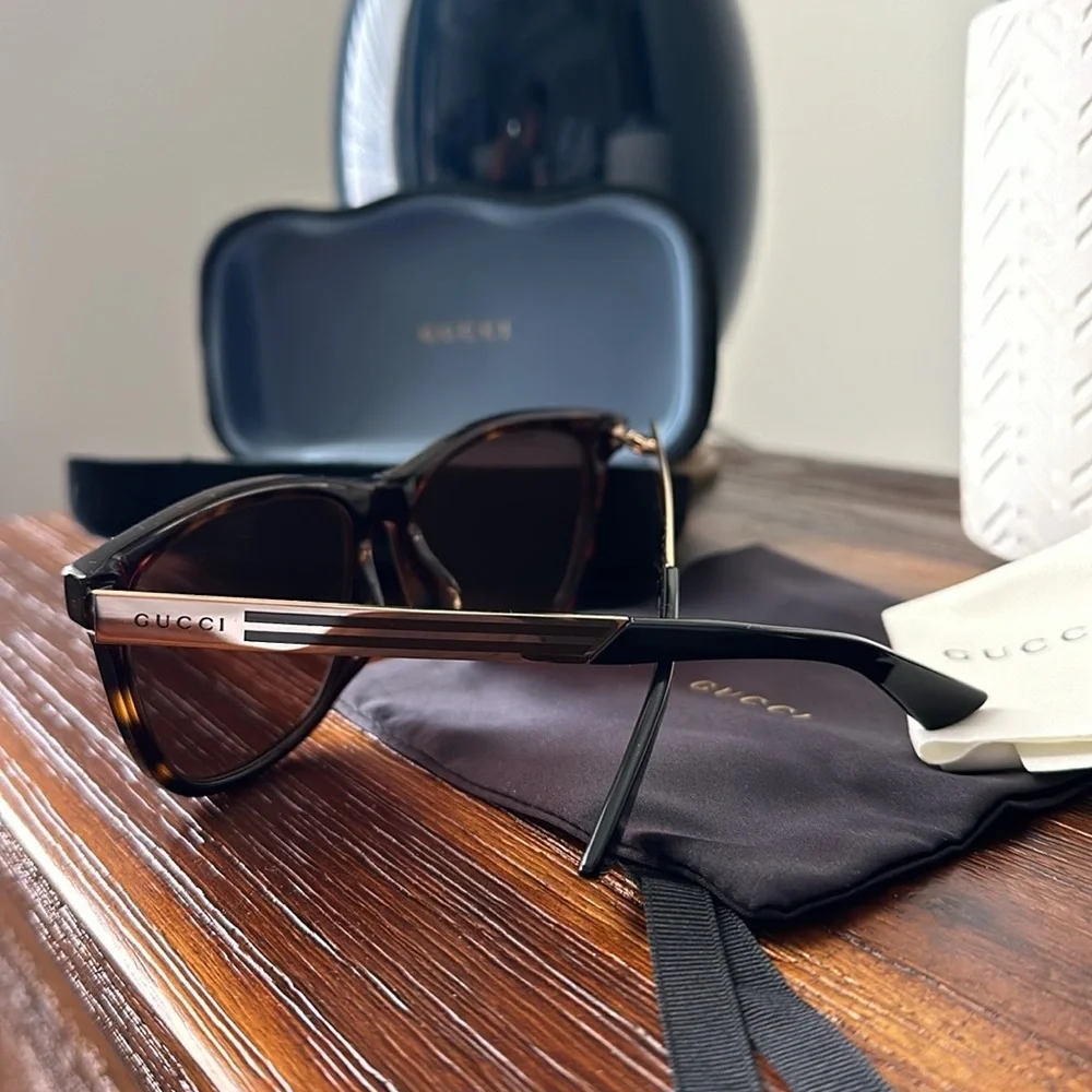 Gucci Gold and Black Sunglasses with Case